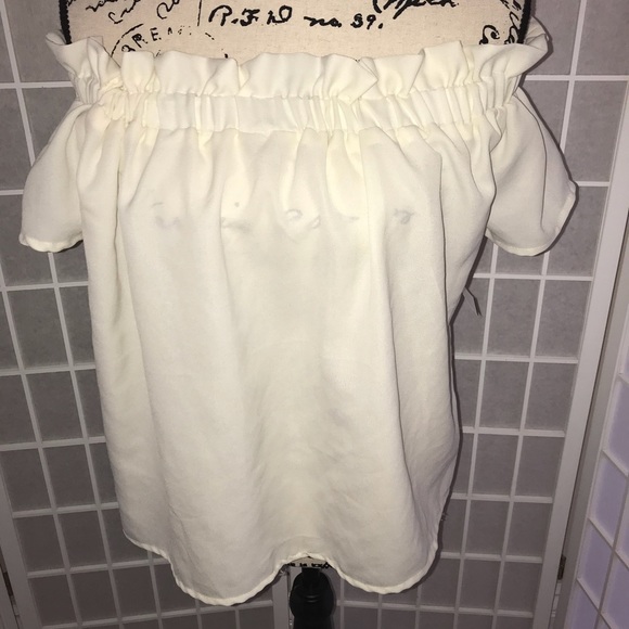 D&Kade Tops - Off Shoulders Blouse 👚